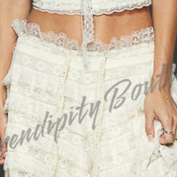 POL Boho Feminine Fluttering All Over Soft Tiered Eyelet Lace Ruffle Wide Leg Pa - Picture 2 of 12